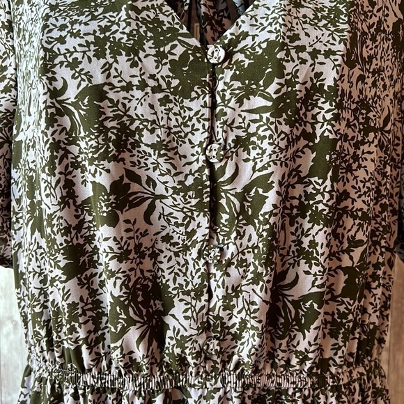 Piper & Scoot V-Neck Floral Dress - Picture 6 of 9